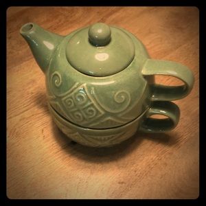 Teapot and cup set...... Tea for one.
